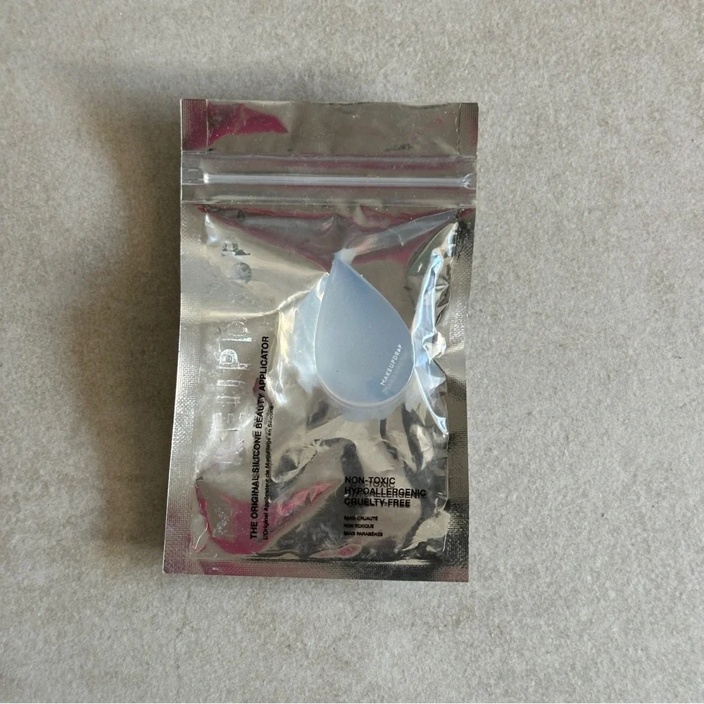 MakeupDrop Silicone Beauty Applicator
